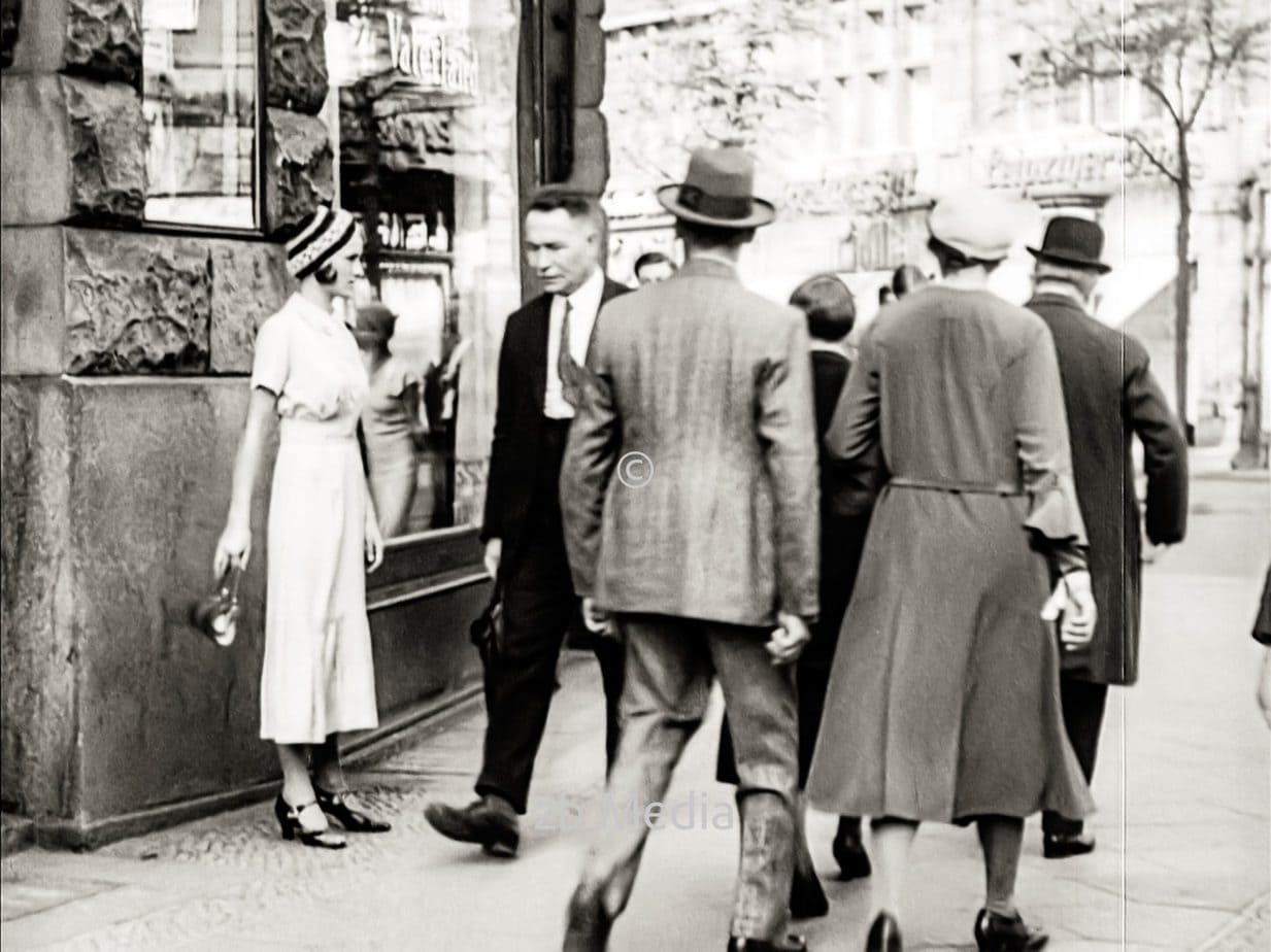 Passanten in Berlin 1930 15 - Foto - Historiathek